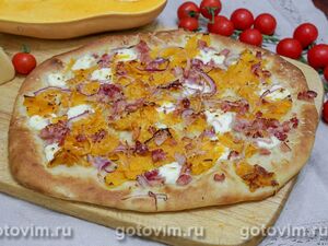 Пицца с тыквой и беконом