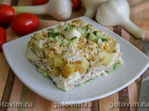 Слоеный салат из копченой скумбрии с картофелем и свежим огурцом