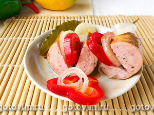 Домашние маринованные куриные колбаски
