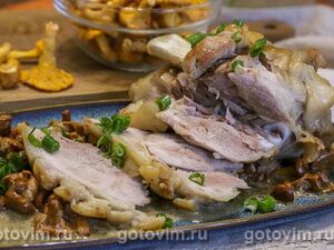 Рулька с жареными лисичками в мультиварке