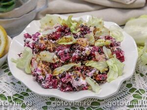 Салат из чёрной чечевицы со свеклой и сыром фета