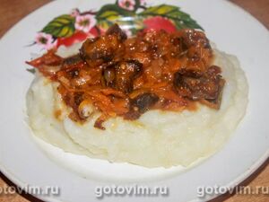 Утиные желудки, тушенные с овощами