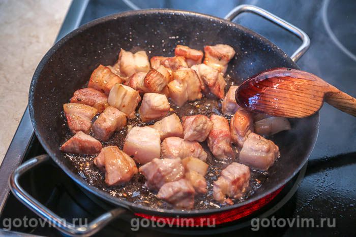 Слоеное мясо с грибами и сыром