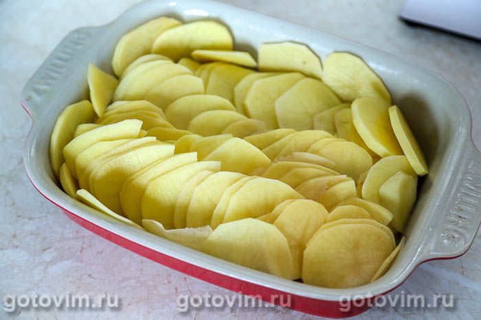 Запечённый картофель с мясом и грибами