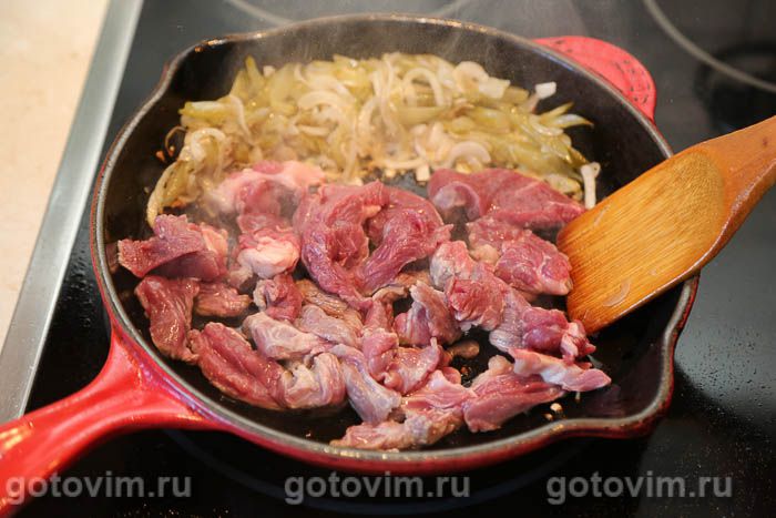 Картошка с мясом и грибами в мультиварке