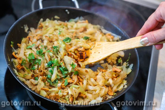 Киш с лисичками и цветной капустой