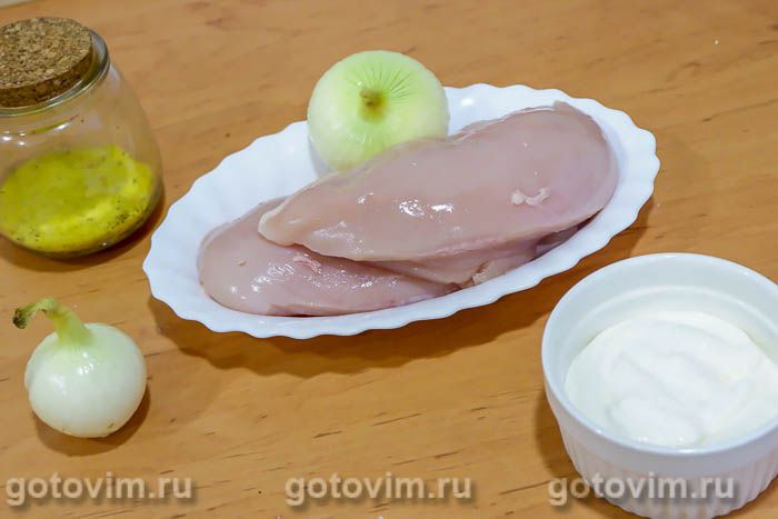 Тушеная курица в сметане