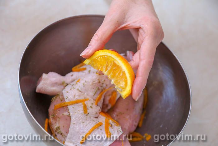 Куриные бедра с апельсином, медом и розмарином в духовке. Рецепт с фото