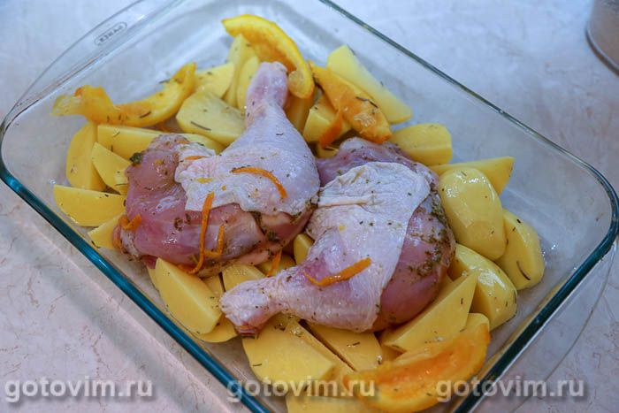 Куриные бёдра с апельсинами в духовке