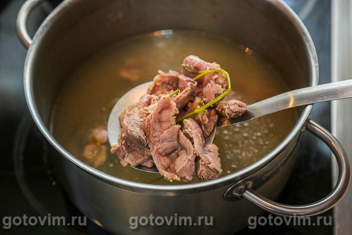 Желудки куриные, тушенные с картофелем в сметанном соусе