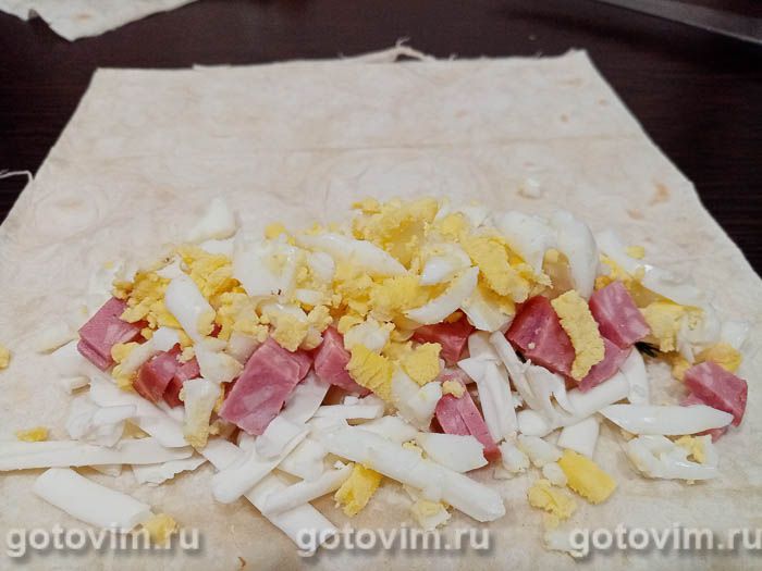 Рулет из лаваша с ветчиной и сыром – пошаговый рецепт приготовления с фото