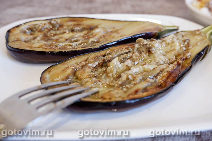 Баклажаны, запеченные с сыром и помидорами