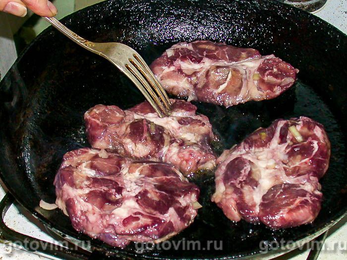 Нежное мясо в красном вине