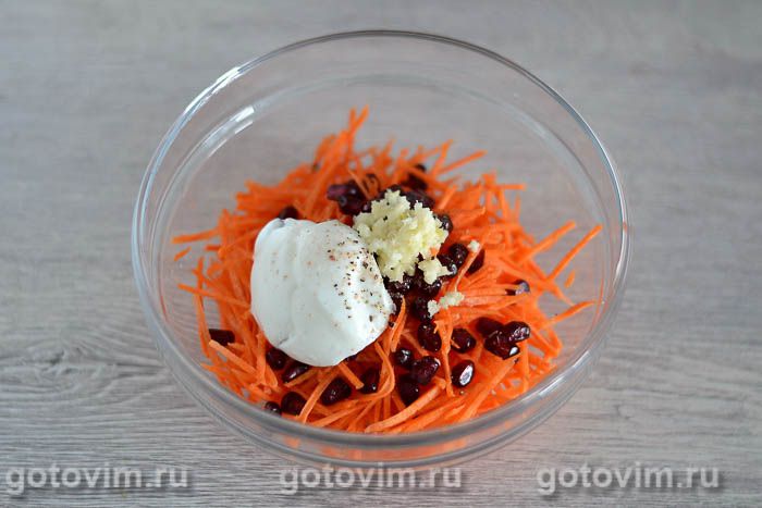 Салат с печенью, корейской морковкой и огурцом