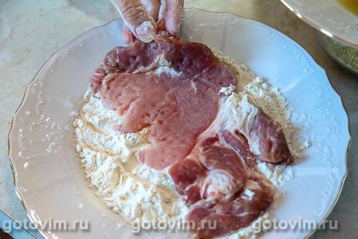 Свиные отбивные в яйце и муке, рецепт с фото и видео — centerforstrategy.ru