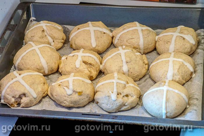    (Hot cross buns),  08