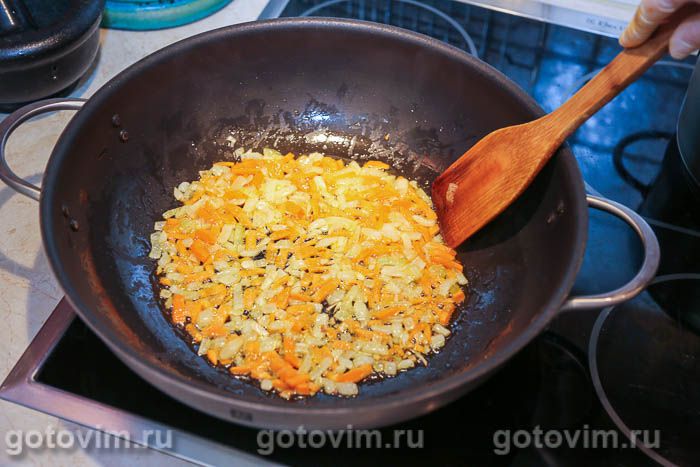 Жареный рис с перловкой и мясом