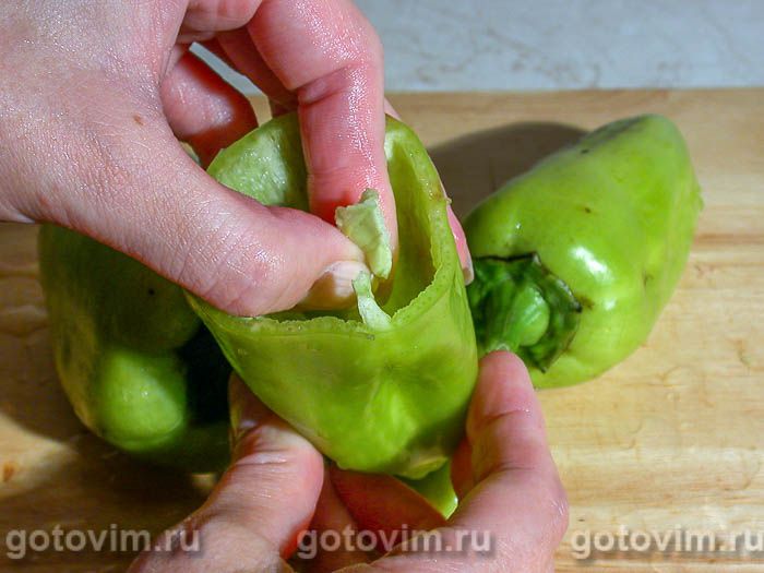 Перец, фаршированный сыром и орехами