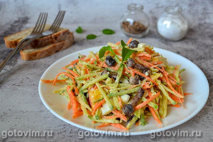 Салат с куриным филе, грибами и морковью по-корейски, рецепт с фото — баштрен.рф