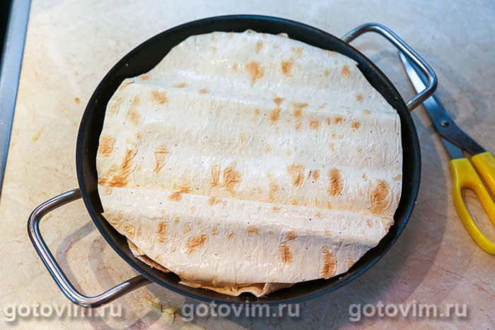 Пирог из лаваша с сыром, грибами и ветчиной