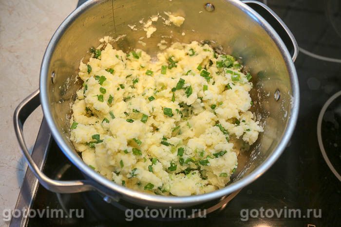 Пирог улитка из лаваша с зеленью, творогом и сыром