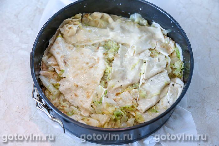 Рваный пирог из лаваша с капустой