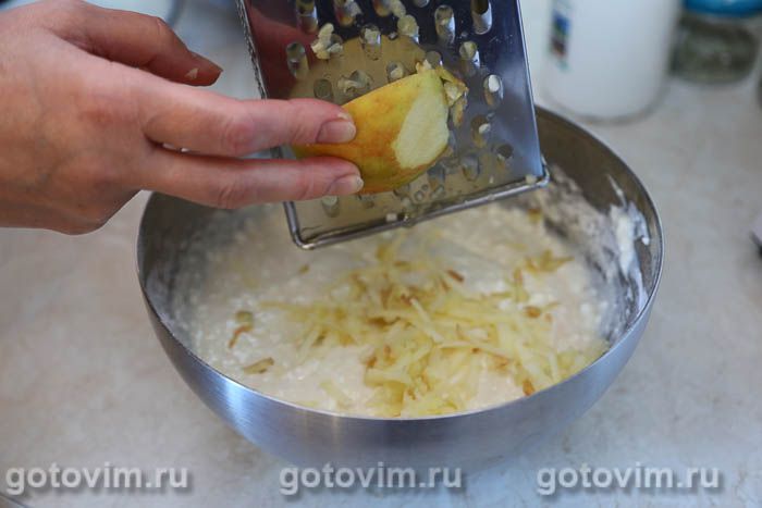 Пирог на сковороде с творогом и яблоками