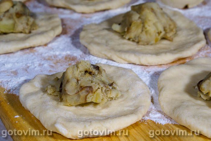 Пирожки с лисичками и картошкой