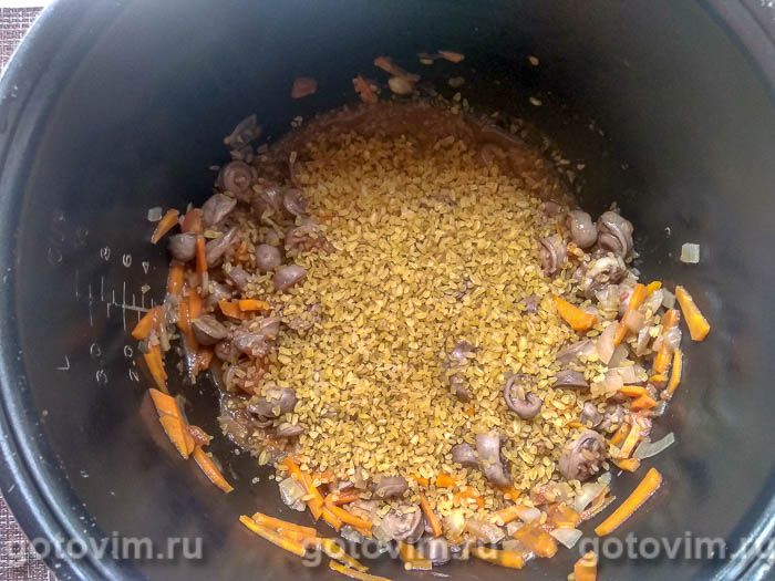 Плов из куриных сердечек в мультиварке