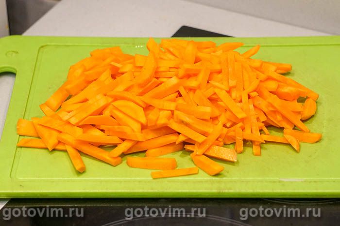 Плов с куриными крылышками на сковороде