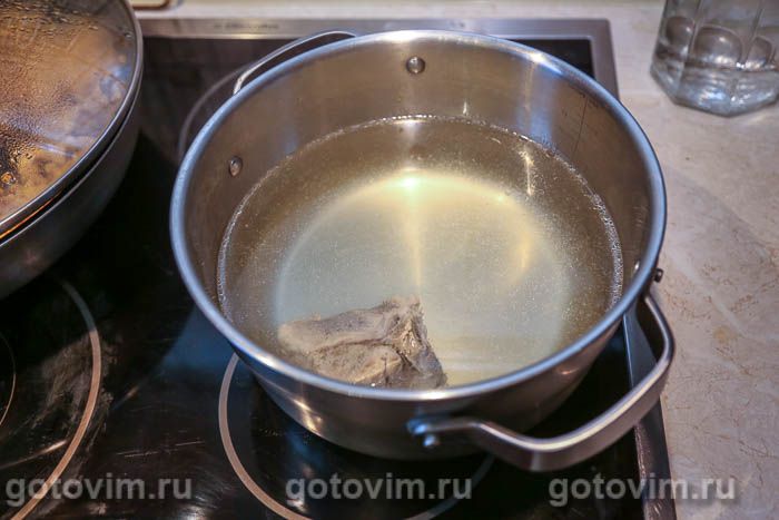 Рассольник с маринованными огурцами и перловкой