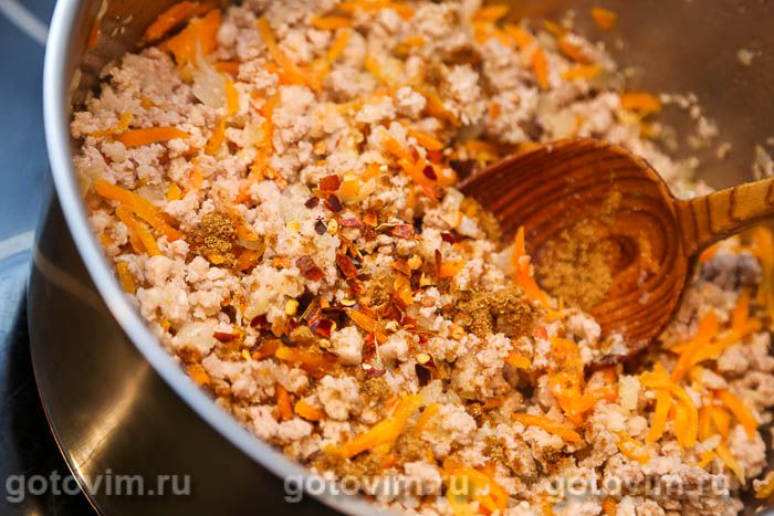 Рисовая каша с мясным фаршем и кабачками