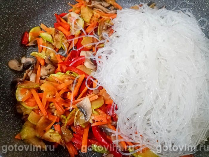 Фунчоза с курицей и грибами – пошаговый рецепт с фото на баштрен.рф