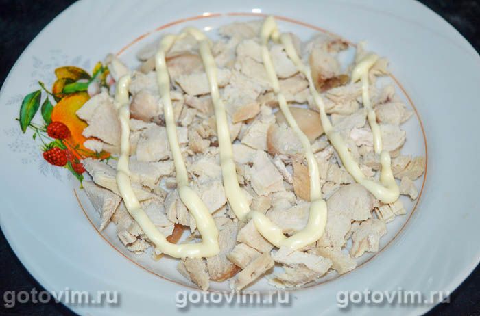 Салат с курицей, грибами и кукурузой