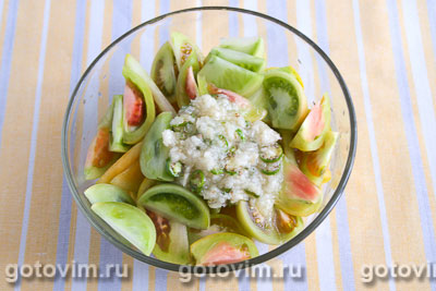 Рецепт салата из зелёных помидоров на зиму: вкусно, пальчики оближешь!
