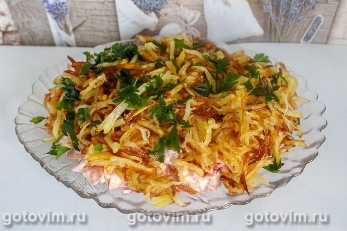 Салат «Муравейник» с колбасой. Фотография рецепта