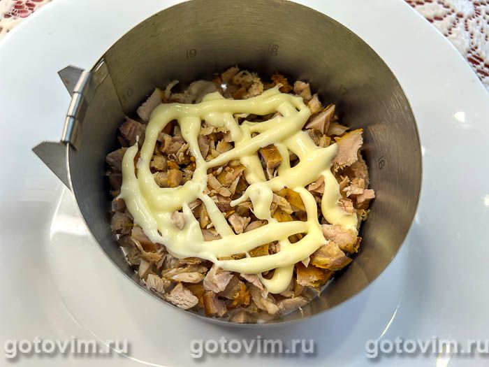 Салат с курицей, корейской морковью и огурцом