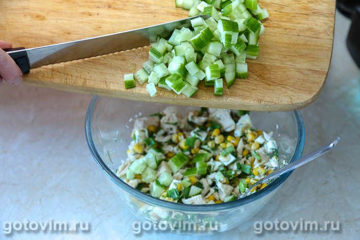 Салат из курицы с огурцом и кукурузой - пошаговый рецепт с фото на natali-fashion.ru
