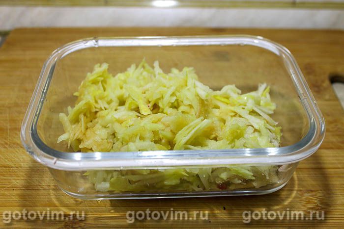 Салат из капусты, свеклы, яблока, моркови