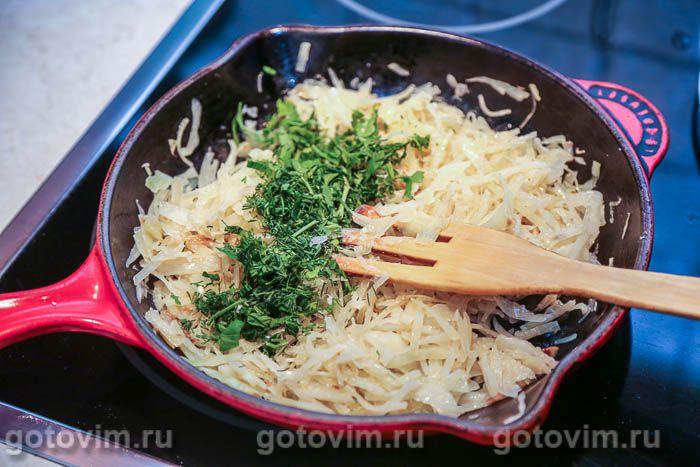 Слоеный пирог с капустой и курицей