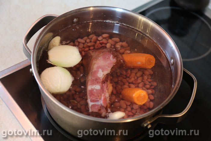 Рецепт Суп фасолевый с копчеными ребрышками. Калорийность, химический состав и пищевая ценность.