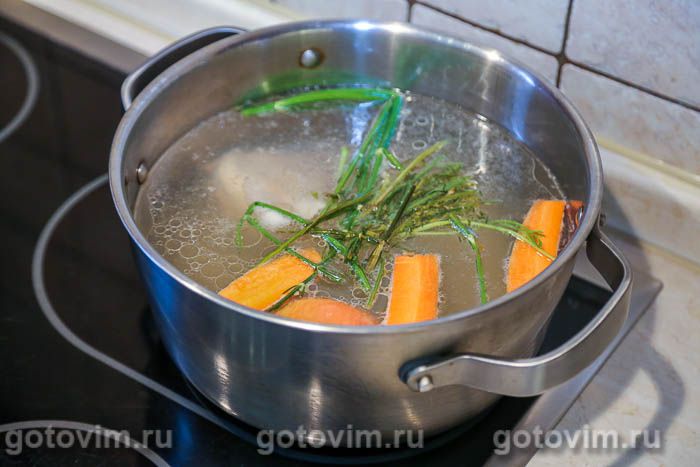 Куриный суп с лапшой и яйцом