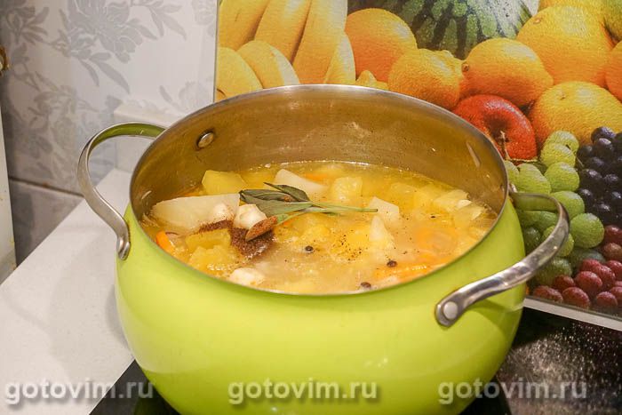 Суп-пюре из кабачков и картофеля с сухариками