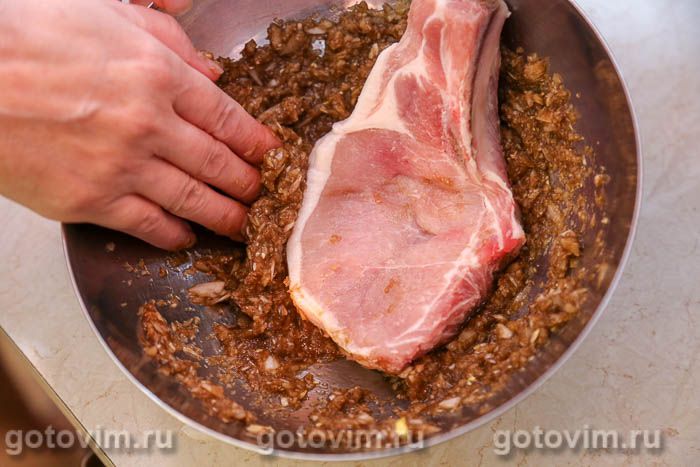 Свиные стейки в соевом маринаде