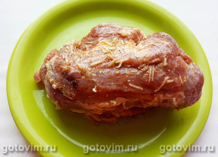 Как приготовить Мясной рулет из свинины с черносливом в духовке просто рецепт пошаговый