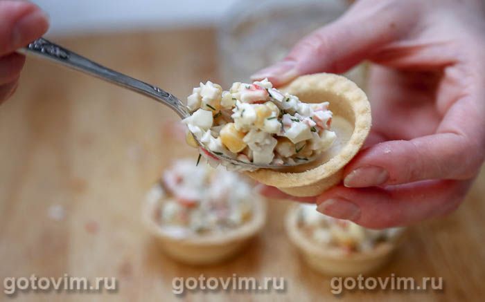 Салат с крабовыми палочками и апельсинами