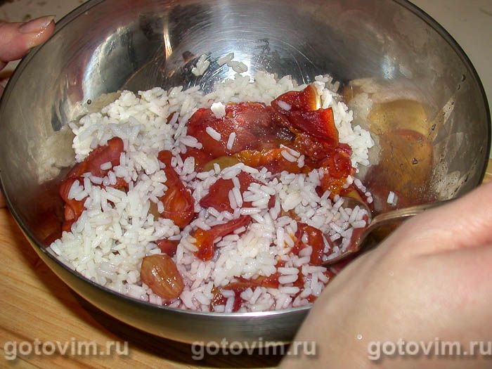 Утка, запечённая с рисом, яблоками и апельсинами