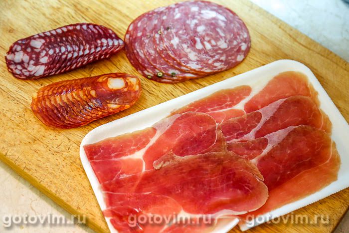   (Charcuterie board)    ,  02