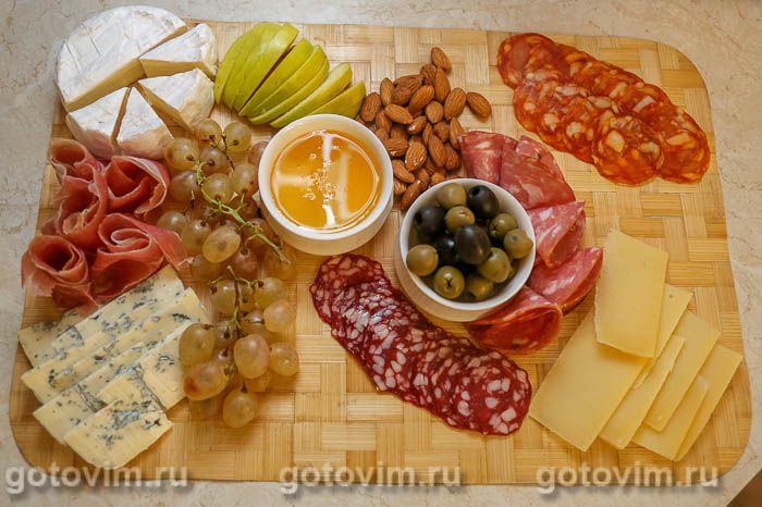   (Charcuterie board)    ,  07