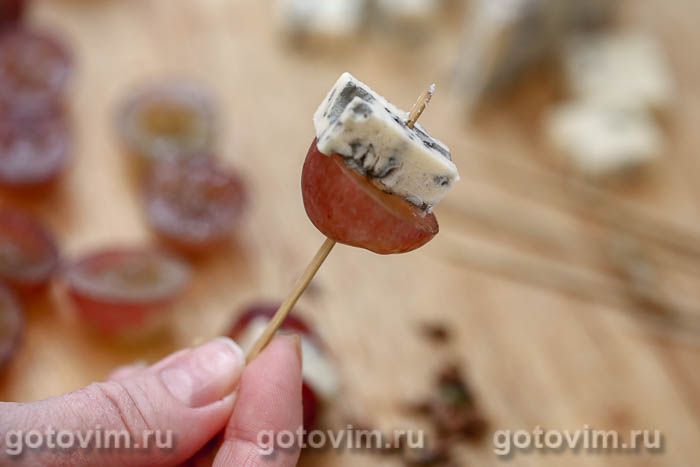 Канапе с сыром и виноградом – пошаговый рецепт приготовления с фото